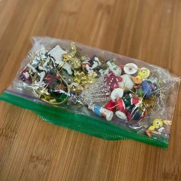 Lot mini ornaments figurines looney toons bugs tweety Marvin CHRISTMAS Holiday - Picture 9 of 11